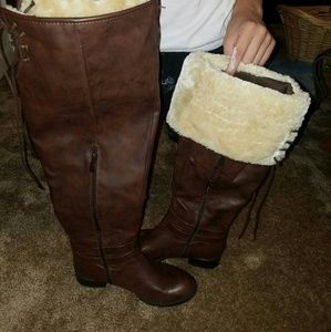 Brown fur stylish *USED TWICE* boots